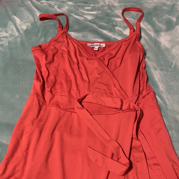 DRESS 😝 - Picture 2 of 3